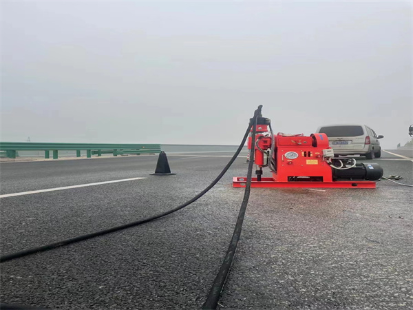 邻水马路路基路面开裂下沉注浆加固灌浆