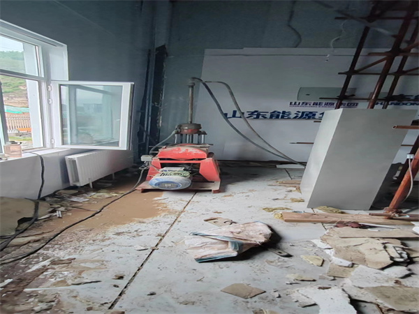 邻水地基基础下沉墙体裂缝加固注浆顶升施工