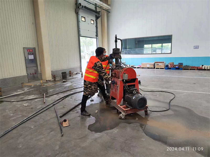 邻水厂房地面下沉塌陷注浆加固施工